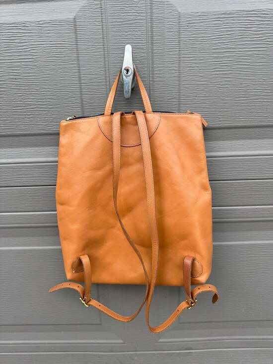 clare v marcelle leather backpack V. Remi Black Rustique A roomy backpack designed to carry everything you need + more Fits up to a 14 inch laptop Adjustable leather straps Interior Marcelle Leather Backpack (Women) |